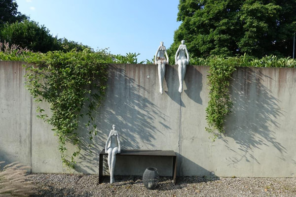 Featured image of post Skulptur Garten Beton : Edelstahlkugel bestehend aus 3 ringen, durchmesser 50 cm, in sich drehbar, sockel aus granit 28x28x40 ho.